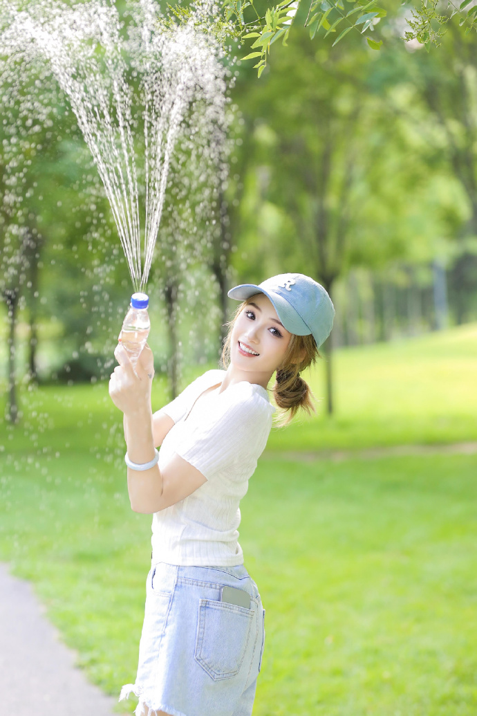 女生奖励志视频素材高清素材官方版_女生奖励志视频素材高清素材最新版本v.27.01.76_2265安卓网