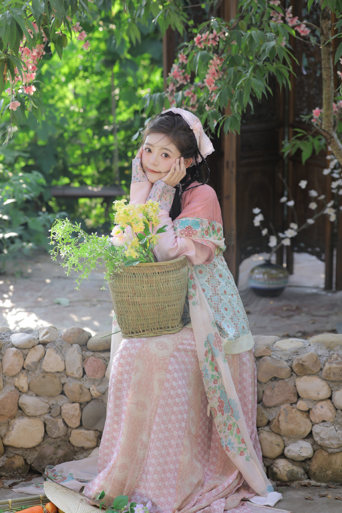 初中生光溜溜身子拉屎视频大全集下官方版_初中生光溜溜身子拉屎视频大全集下最新电脑版本v.22.29.96_漫画大全