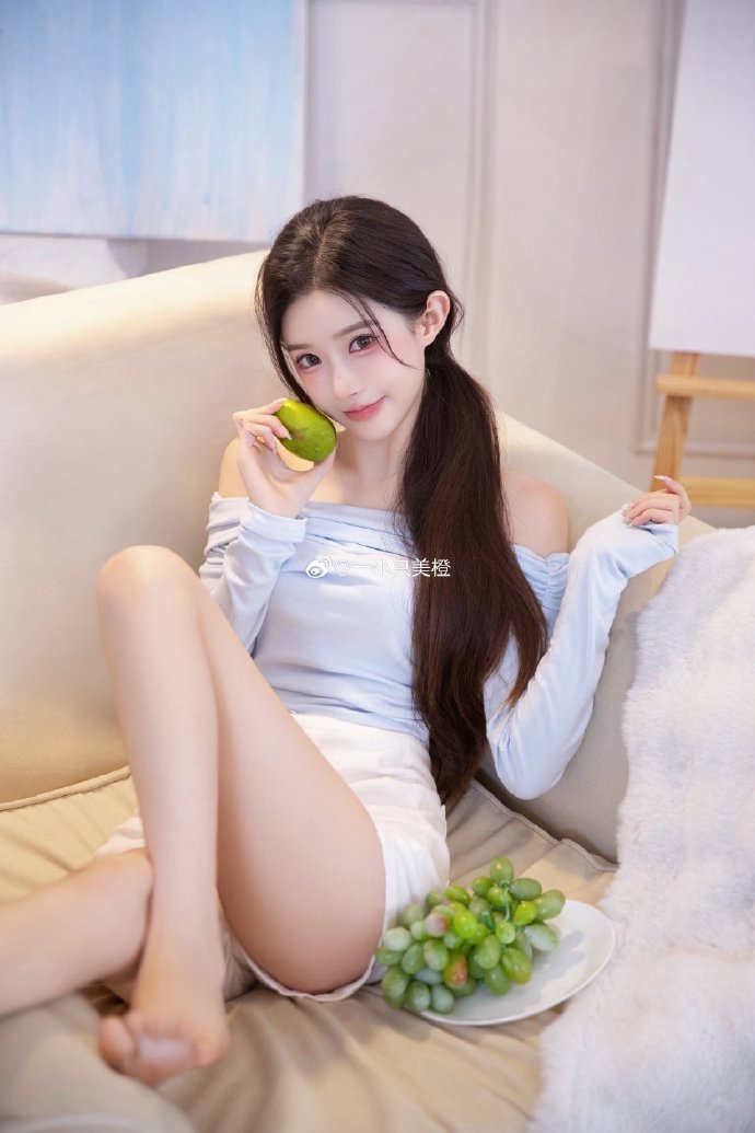 51暴击喵小吉足球少女绿茵场